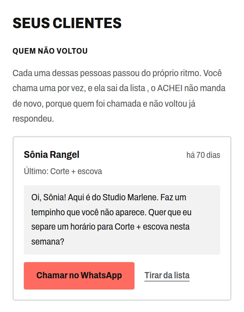 Tela de clientes do ACHEI num celular, mostrando a seção "Quem não voltou" com uma cliente que passou do ritmo dela e a mensagem pronta para enviar.